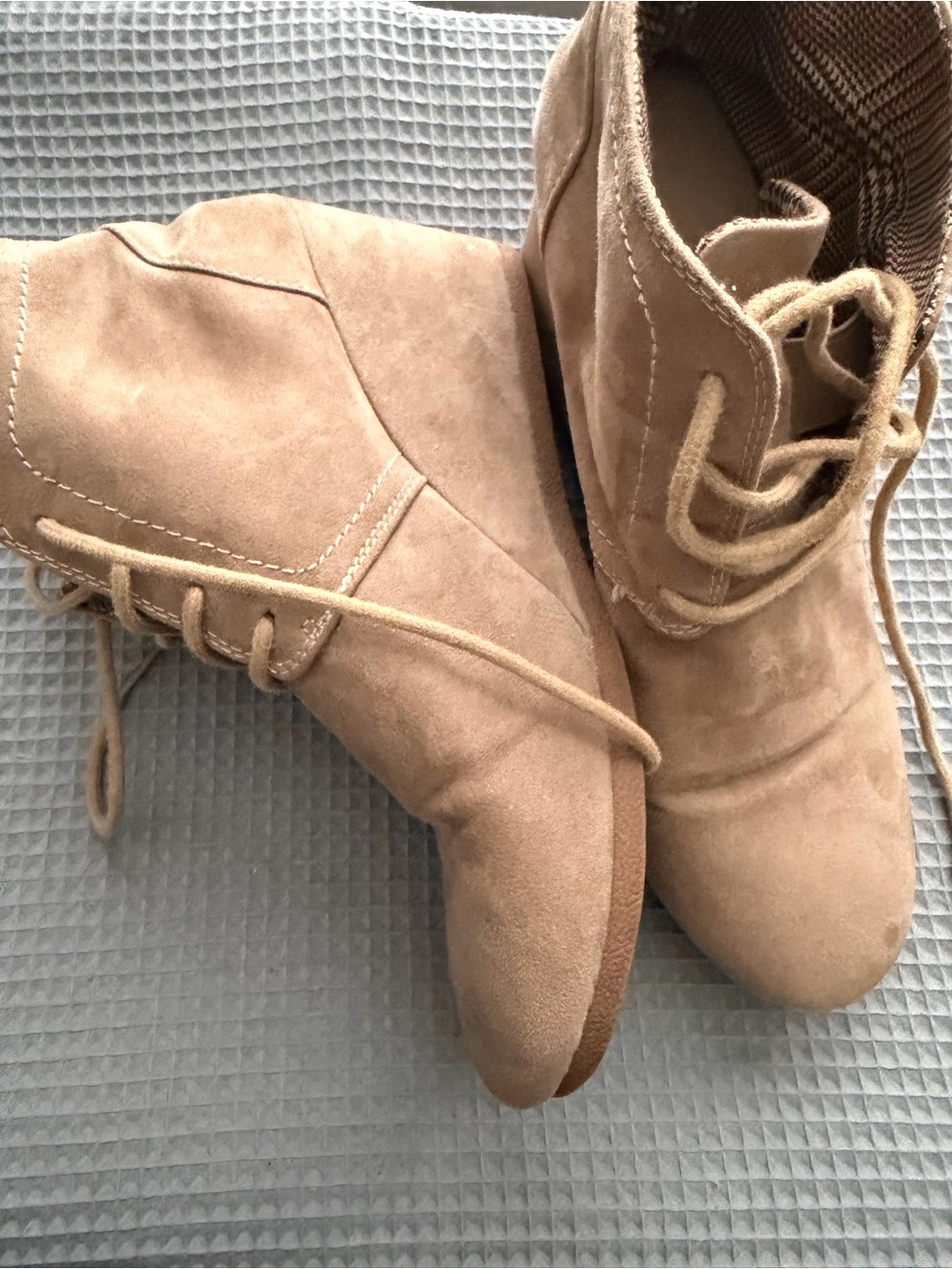 Women's Lace-Up Suede Ankle Boots in Taupe